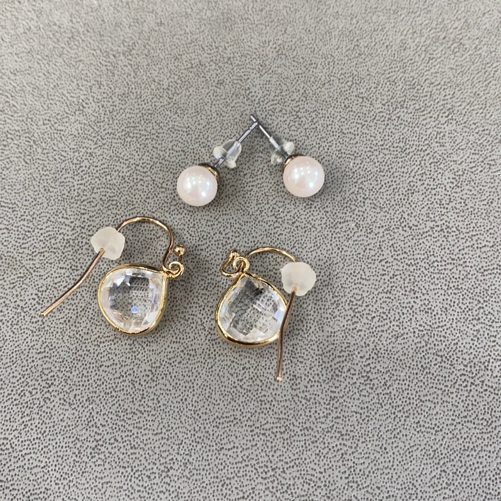 Gold color tear drop earrings & glass pearl studs